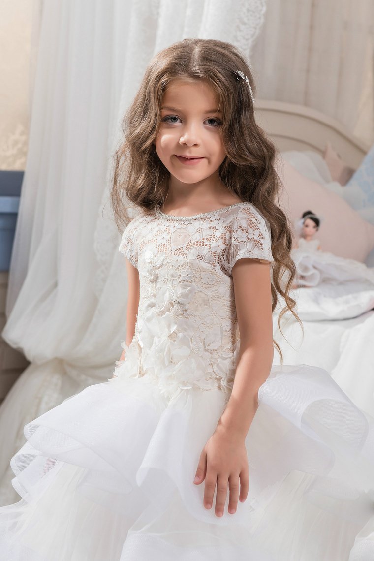 2024 Flower Girl Dresses Ball Gown Scoop Short Sleeves Tulle With Handmade Flowers