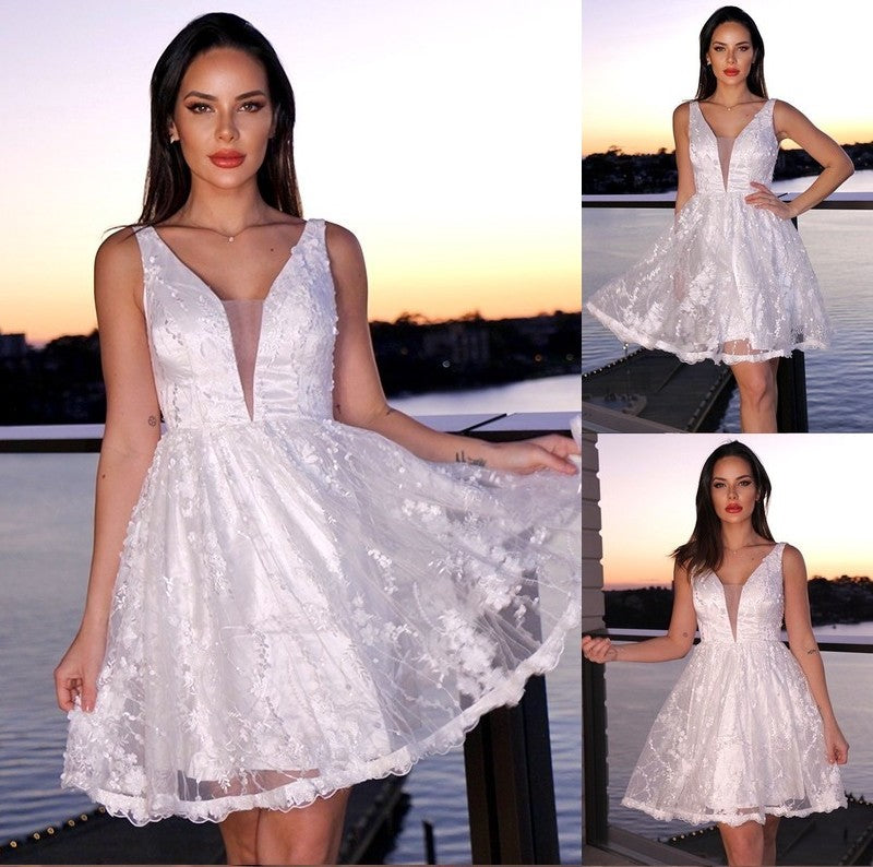 Applique Lace Sleeveless V-neck A-Line/Princess Short/Mini Homecoming Dresses