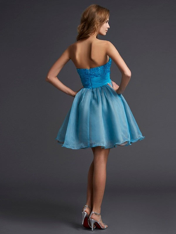 Sweetheart Short A-Line/Princess Sleeveless Lace Taffeta Homecoming Dresses